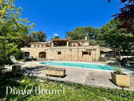 maison de 225m² sur terrain de 2106m² avec piscine