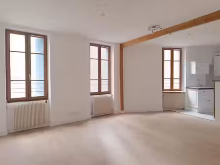 t2 bis de 76 m² offrant de beaux volumes